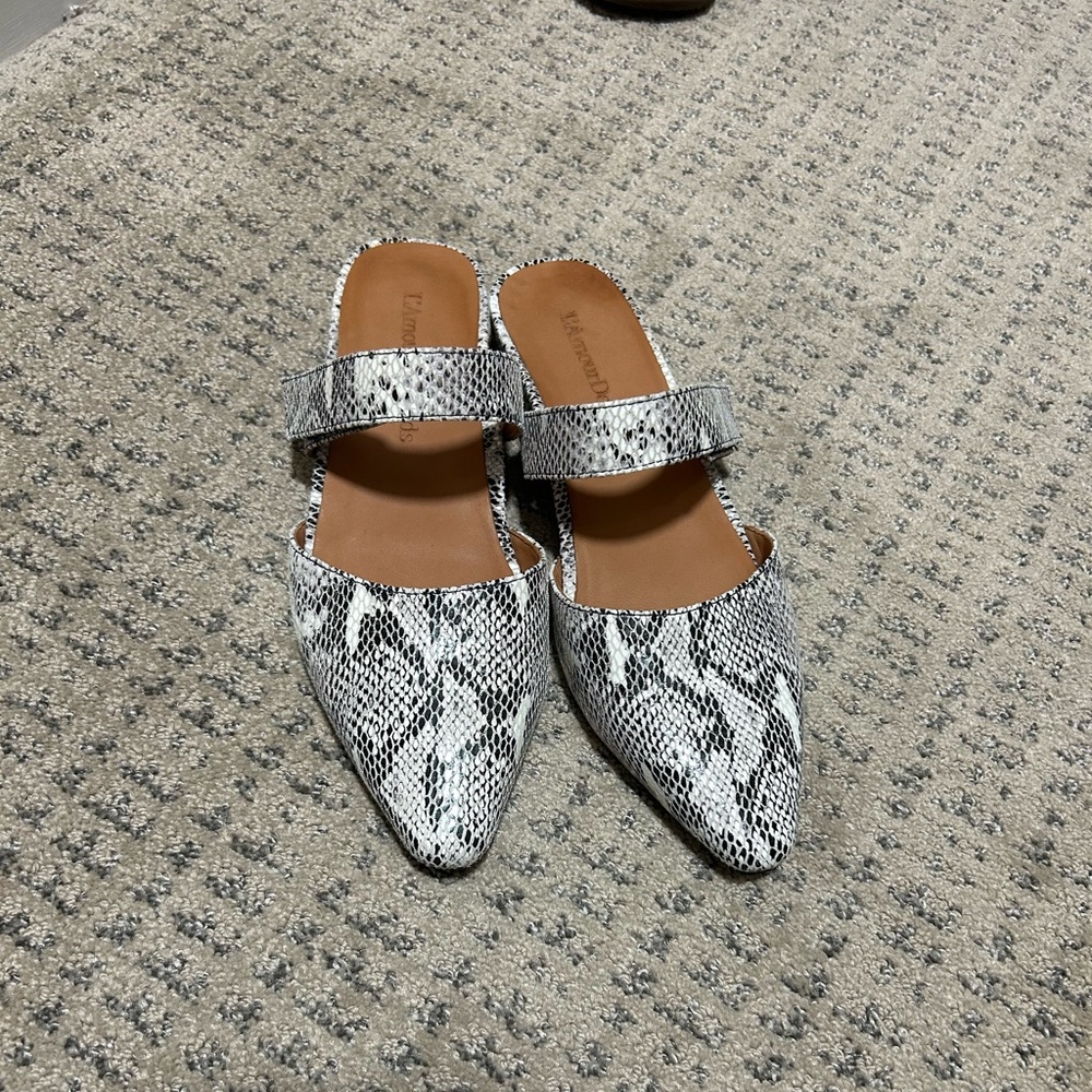 L'Amour Des Pieds Baruk Flat Women's US 8 animal print Pointed Toe Mule slip on